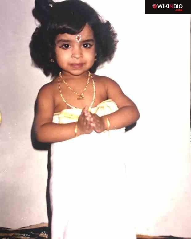 Sivaangi childhood rare pic