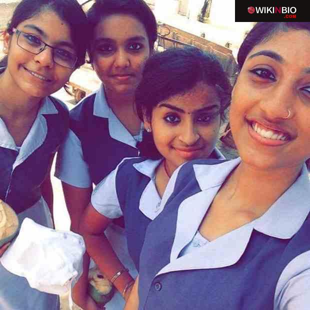 Sivaangi with her school friends